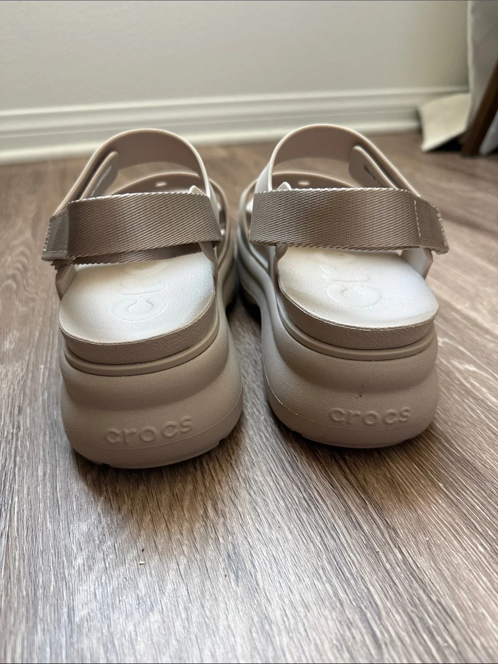 Crocs Soho Y-Strap Sandal Dulce Size 9